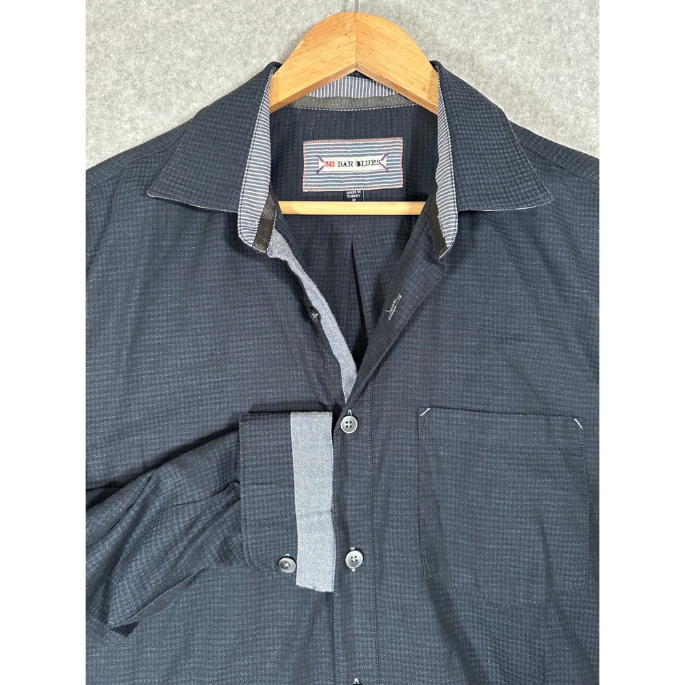 32 Bar Blues Button Down Shirt Mens Medium Navy Blue Textured Cotton Long Sleeve